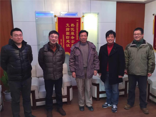 中國船級社南通辦事處海新項(xiàng)目組熱忱服務(wù)企業(yè)獲贈(zèng)錦旗